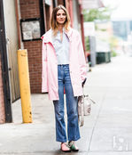 Ветровка с кроссовками