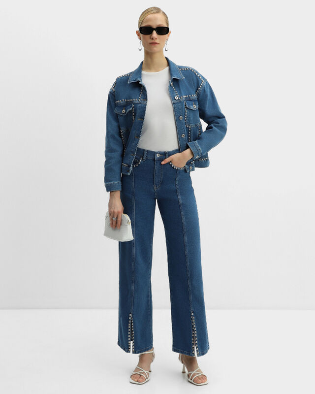 Джинсы прямого силуэта с разрезами по низу и металлическим декором