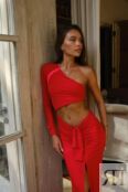 Платье на одно плечо и с вырезом красного цвета фото 3