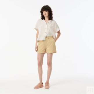 Женские короткие однотонные шорты Lacoste